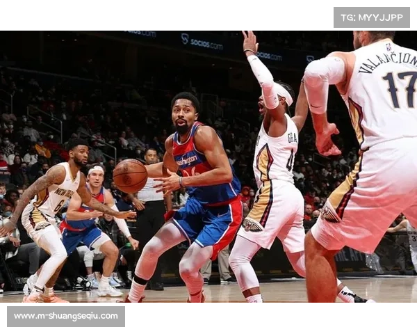 麦戈文斯三分止血，鹈鹕半场落后湖人20分